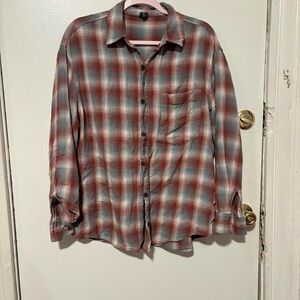 Loose fit oversized flannel so soft and comfy med
